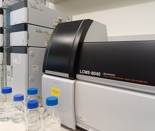 Liquid Chromatograph Mass Spectrometer LCMS 8040